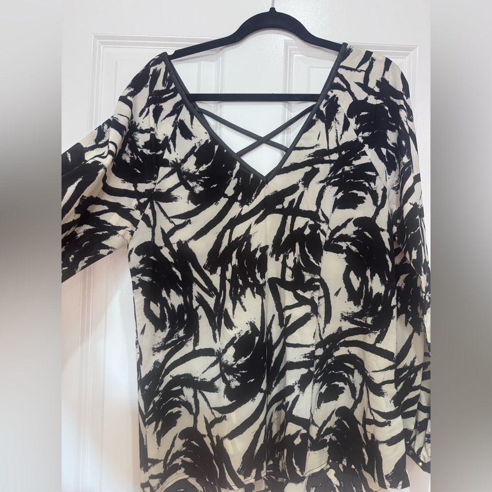 Very J Black & Cream V-Neck Long Sleeve Top with Crisscross Straps